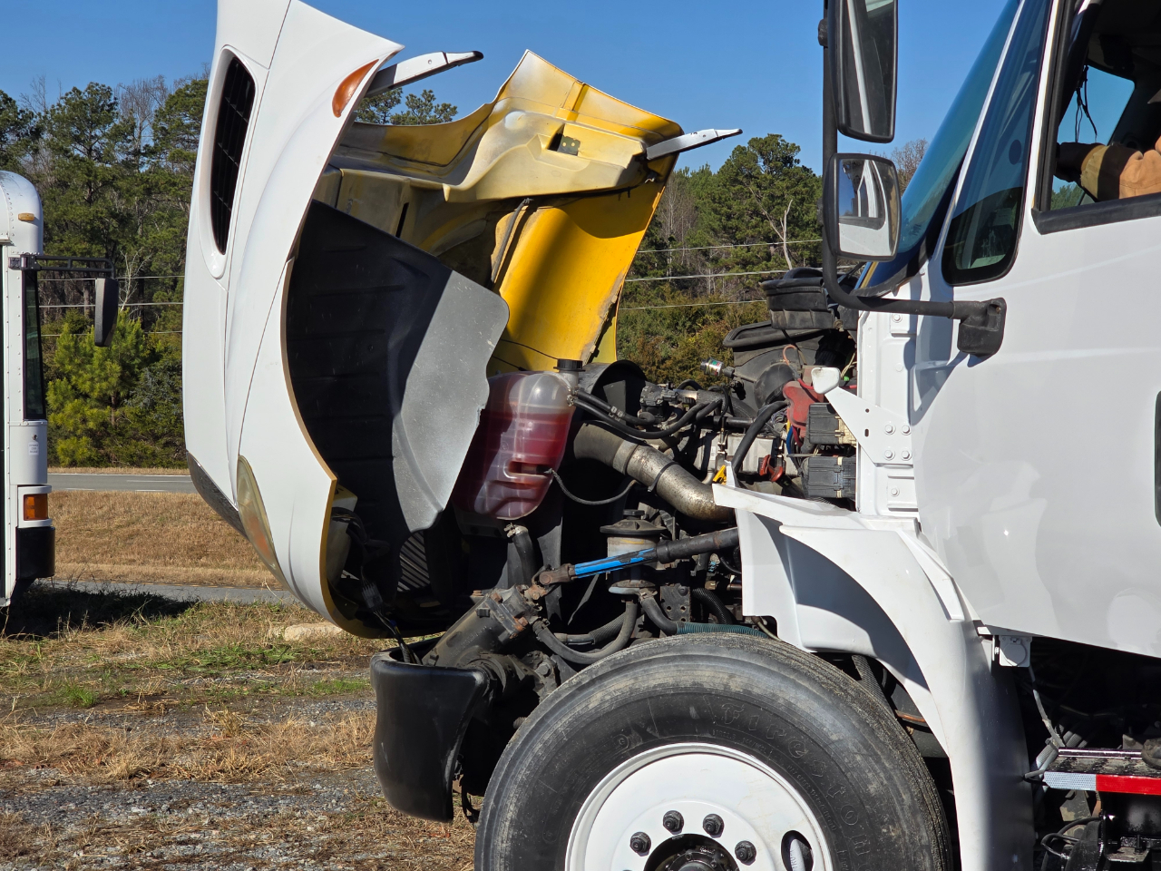 2009 INTERNATIONAL 4400 Dump - Image 18